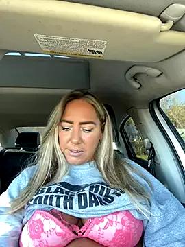 sunshinekisses from StripChat is Freechat