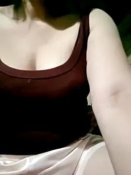 Surrilove from StripChat is Freechat