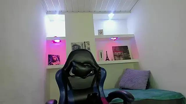 susan_mooree from StripChat is Freechat