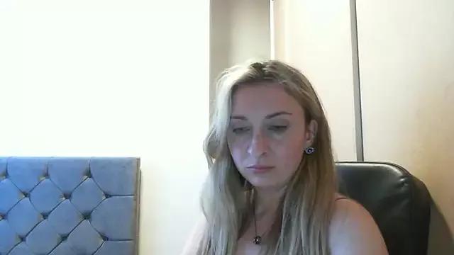 SusanCurt from StripChat is Freechat