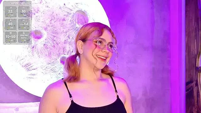 sussiestrawberry from StripChat is Freechat