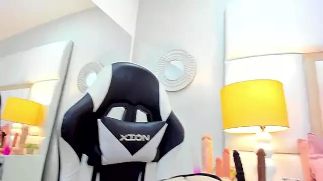 Sweet_Lucianaa from StripChat is Freechat