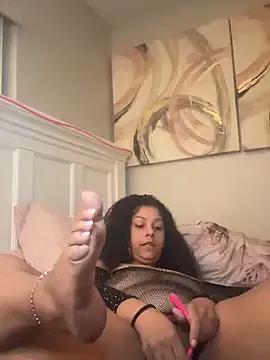 sweetnjuicyyy from StripChat is Freechat