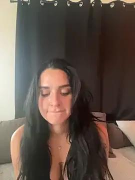 SweetYasmiine from StripChat is Freechat
