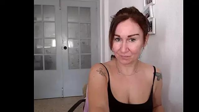 TamaraSweetxo from StripChat is Freechat