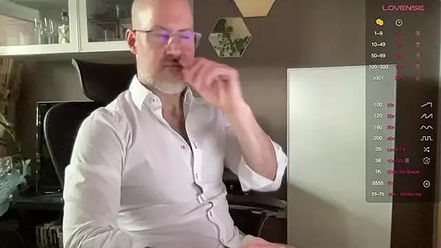 the_new_fit_rubinho from StripChat is Freechat