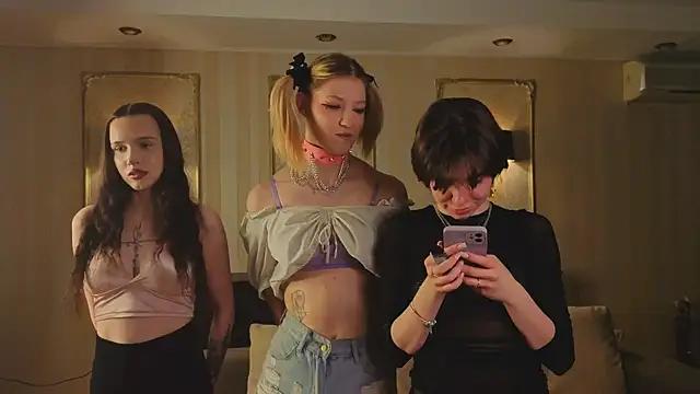 threeChinasesGirls from StripChat is Freechat