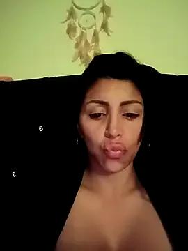 tiffani__love from StripChat is Freechat