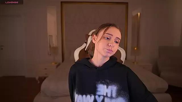 TinyNatalie from StripChat is Freechat