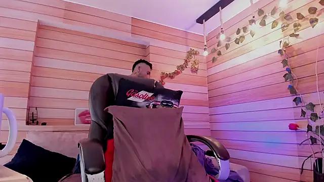 Tom_cooper_ from StripChat is Freechat