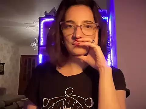 Tomiriss from StripChat is Freechat
