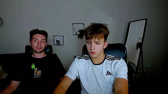 travis_wolf_ from StripChat is Freechat