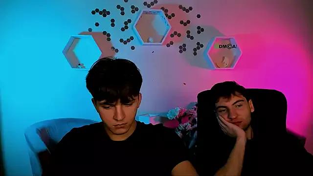 travis_wolf_ from StripChat is Freechat