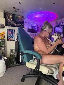 Photos of TrenaAnne from StripChat is Freechat