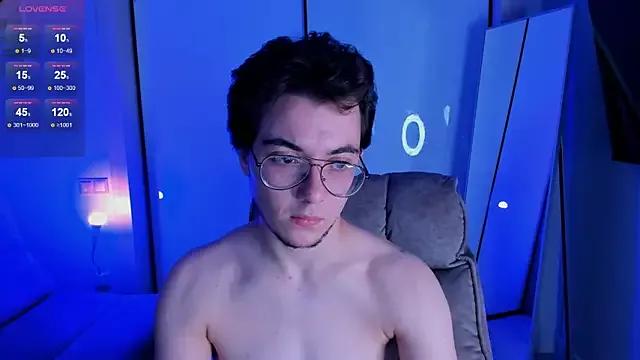 tyler_bergg from StripChat is Freechat