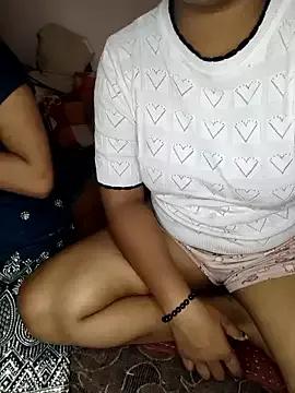 Unique_MomandDaughterrs from StripChat is Freechat