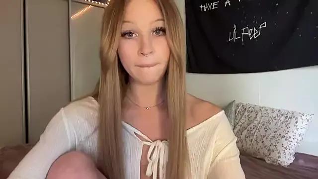 ur_molly from StripChat is Freechat
