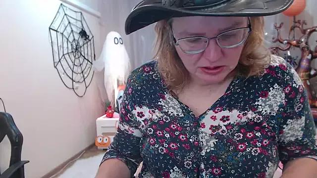 VestaWoody from StripChat is Freechat