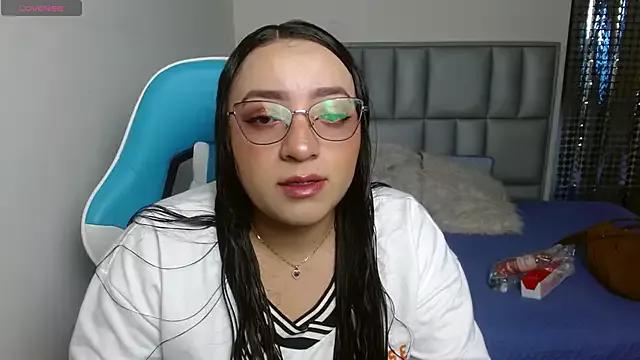 Viiolet_Rosse from StripChat is Freechat