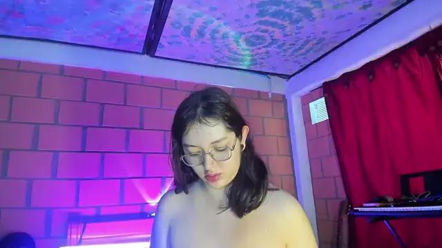 VioletaaLee_ from StripChat is Freechat