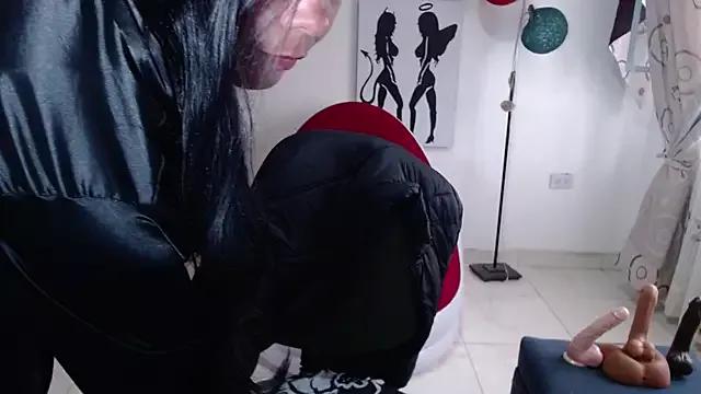 Vivian_milf_paint from StripChat is Freechat