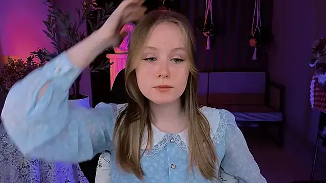VivienLeeigh from StripChat is Freechat