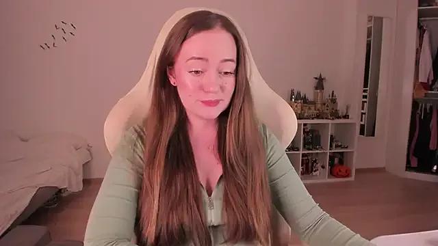 WalkingGirl from StripChat is Freechat