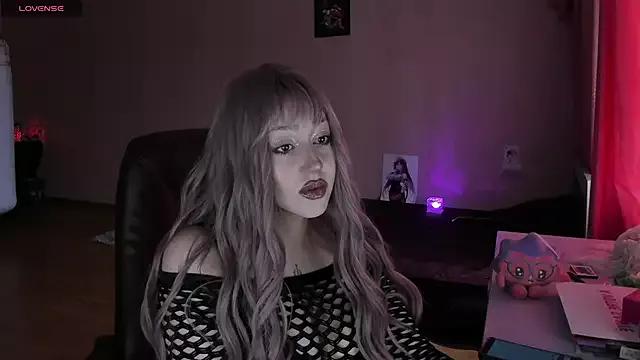 WhiteKitsu from StripChat is Freechat