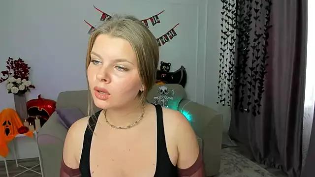 WildeDesiree from StripChat is Freechat