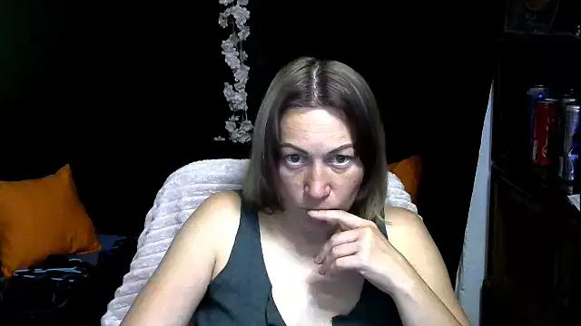 wLESLYMOSw from StripChat is Freechat