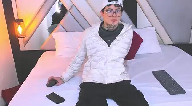 XHotDesire_fx from StripChat is Freechat