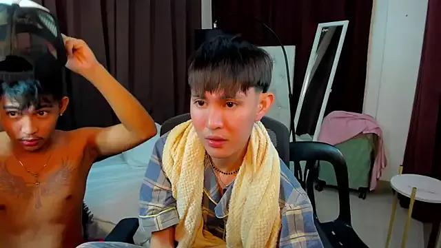 XloverXsiantwink from StripChat is Freechat