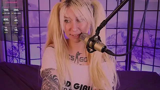 Yellowea from StripChat is Freechat