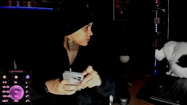 ZhoeStrong from StripChat is Freechat