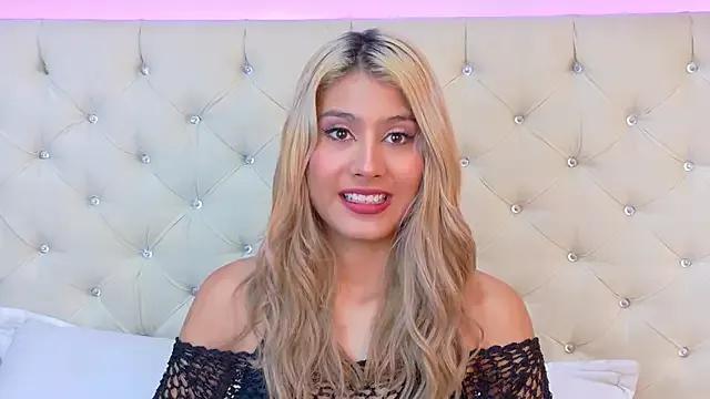 ZoehAngel from StripChat is Freechat