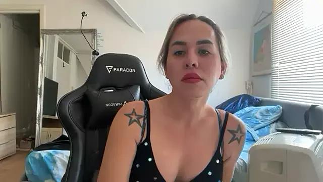 zoetaylorxxx from StripChat is Freechat