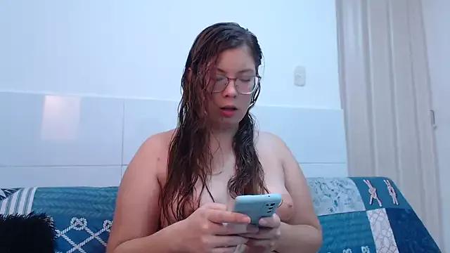 zoewhite2 from StripChat is Freechat