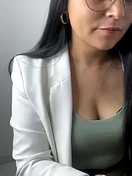Zui_Rouse from StripChat is Freechat
