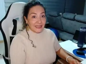 amanda_bella1 — Very dangerously unforgettable, let's talk #sexy #latina #milf #pvtshow #mature