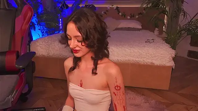 Devilinee on StripChat