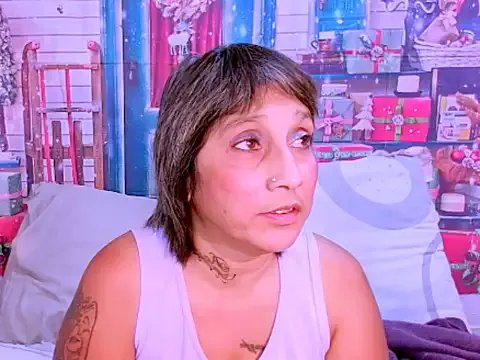 indianroxy on StripChat