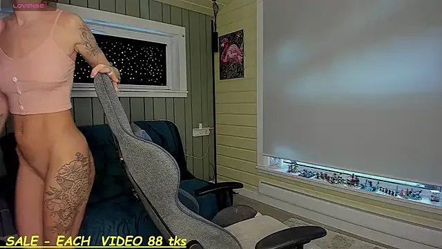 SandyChris on StripChat